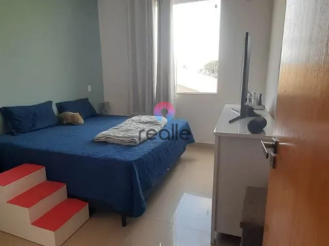 Casa com 250m² 3 quartos e 2 banheiros, à venda, no bairro Shalimar em Lagoa Santa