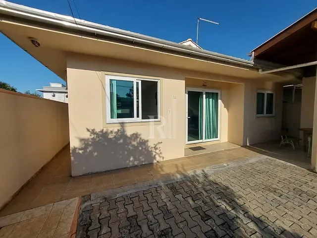 Casa 4 quartos e 3 banheiros, à venda, no bairro Bombas em Bombinhas
