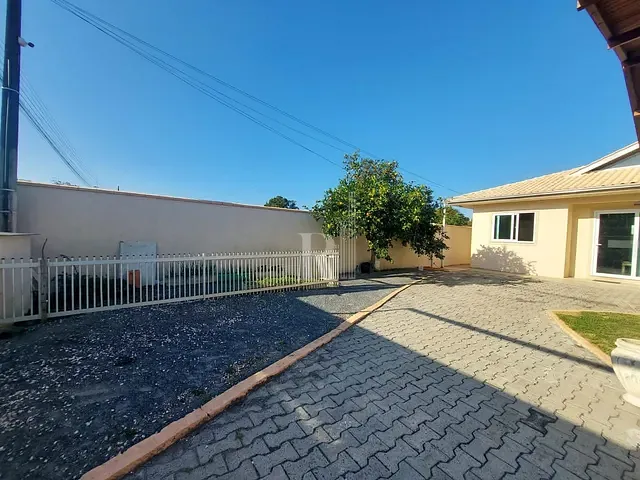 Casa 4 quartos e 3 banheiros, à venda, no bairro Bombas em Bombinhas