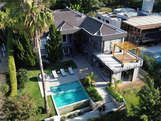 Casa com 1250m² 7 quartos e 8 banheiros, à venda, no bairro Residencial Tamboré em Barueri