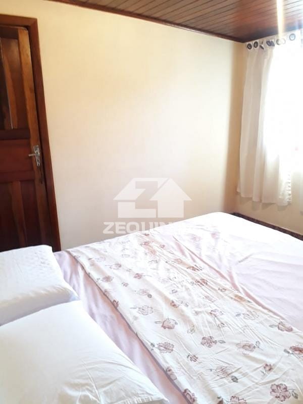 Casa à venda com 2 quartos, 71m² - Foto 3