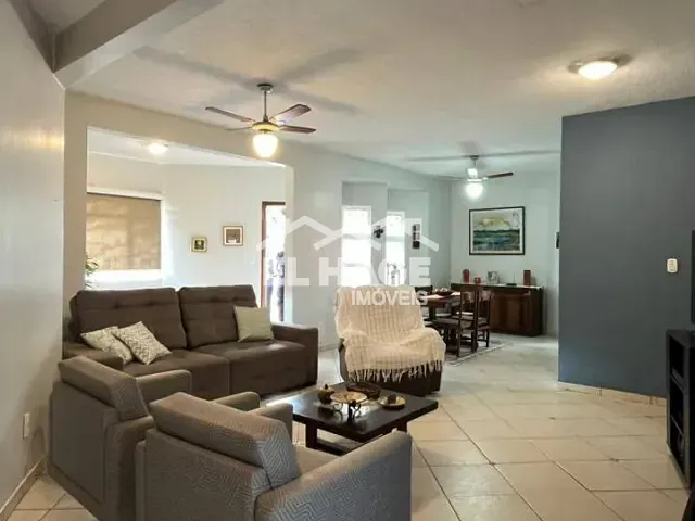 Casa com 427m² 4 quartos e 2 banheiros, à venda, no bairro Araés em Cuiabá