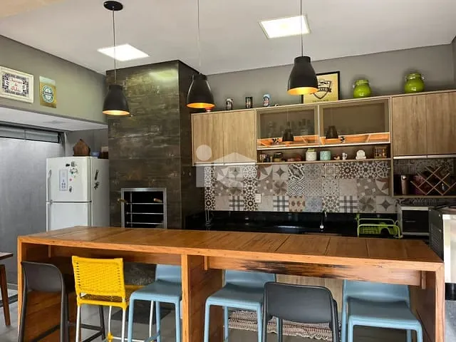 Casa com 392m² 3 quartos e 2 banheiros, à venda, no bairro Jardim Santa Mônica em Rolândia