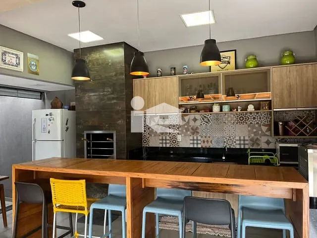 Casa com 392m² 3 quartos e 2 banheiros, à venda, no bairro Jardim Santa Mônica em Rolândia