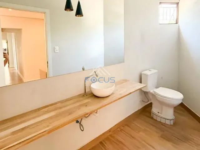 Casa com 354m² 4 quartos e 3 banheiros, para alugar, no bairro Vila Virgínia em Jundiaí