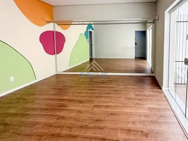 Casa com 354m² 4 quartos e 3 banheiros, para alugar, no bairro Vila Virgínia em Jundiaí