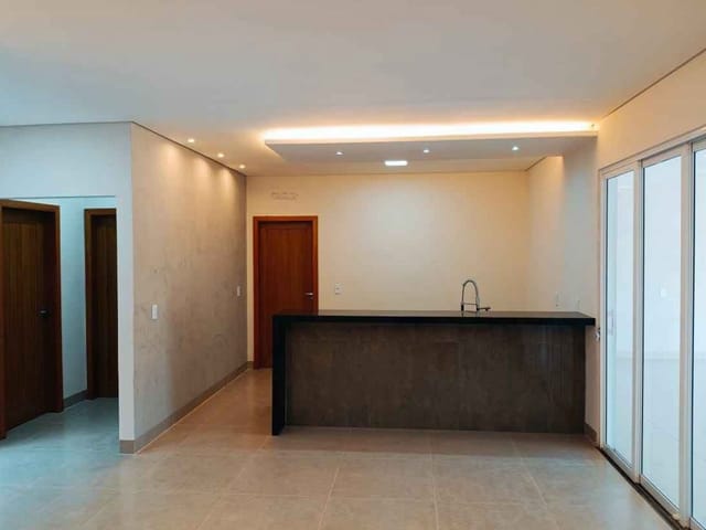 Casa com 255m² 3 quartos e 3 banheiros, à venda, no bairro Residencial Ipiranga em Sinop