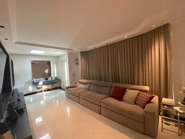 Casa com 308m² 5 quartos e 7 banheiros, à venda, no bairro Vila Valqueire em Rio de Janeiro