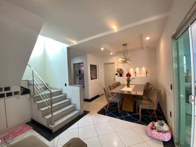 Casa com 308m² 5 quartos e 7 banheiros, à venda, no bairro Vila Valqueire em Rio de Janeiro
