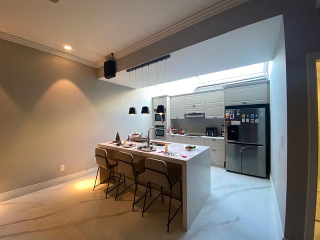 Casa com 308m² 5 quartos e 7 banheiros, à venda, no bairro Vila Valqueire em Rio de Janeiro