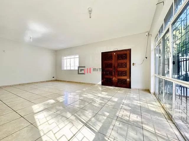 Casa à venda, no bairro Centro em Londrina