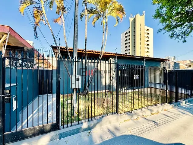 Casa à venda, no bairro Centro em Londrina