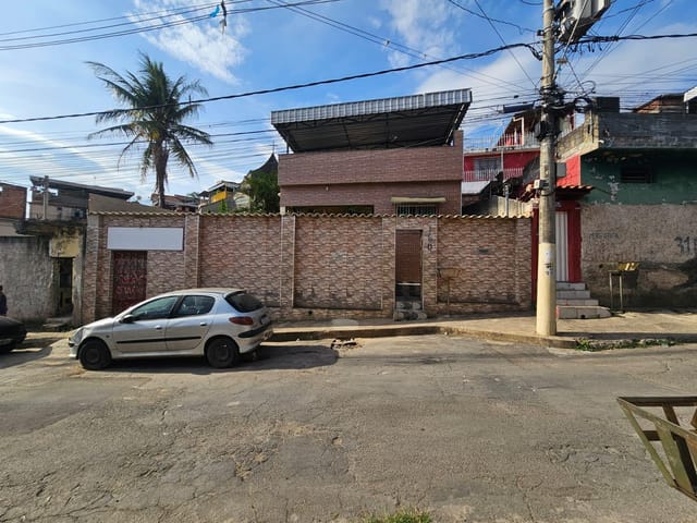 Casa 2 quartos e 1 banheiro, à venda, no bairro Primeiro de Maio em Belo Horizonte