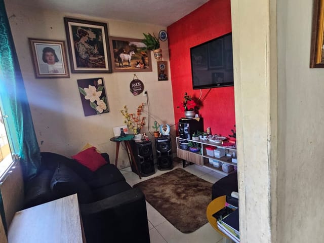 Casa 2 quartos e 1 banheiro, à venda, no bairro Primeiro de Maio em Belo Horizonte
