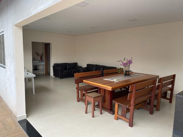 Casa com 516m² 3 quartos e 7 banheiros, à venda, no bairro Centro em Extrema