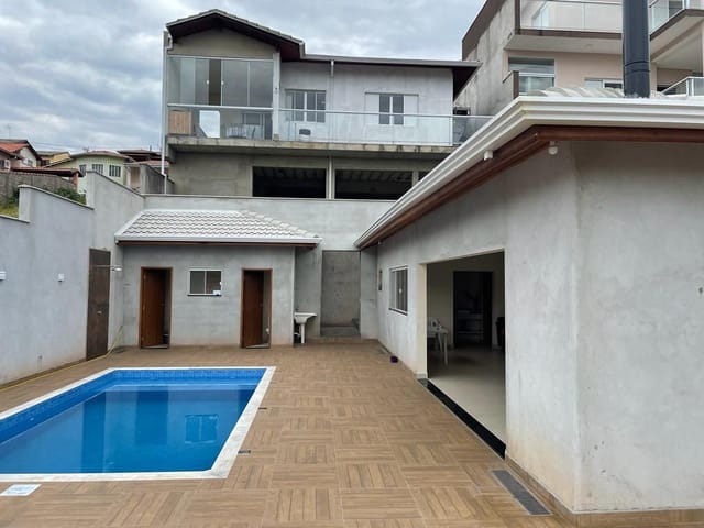 Casa com 516m² 3 quartos e 7 banheiros, à venda, no bairro Centro em Extrema