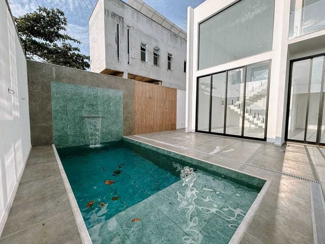 Casa com 431m² 4 quartos e 5 banheiros, à venda, no bairro Lagoa em Macaé