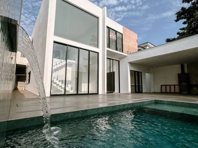 Casa com 431m² 4 quartos e 5 banheiros, à venda, no bairro Lagoa em Macaé