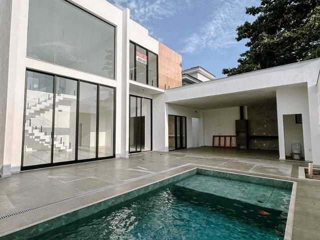 Casa com 431m² 4 quartos e 5 banheiros, à venda, no bairro Lagoa em Macaé