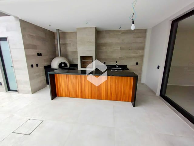 Casa com 400m² 4 quartos e 5 banheiros, à venda, no bairro Barra da Tijuca em Rio de Janeiro