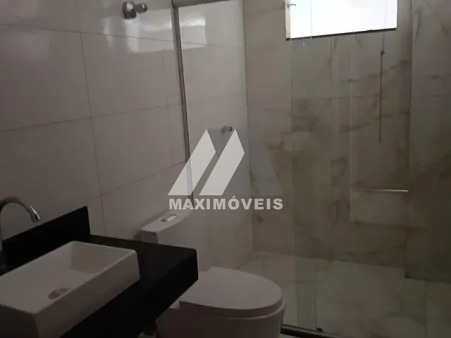 Casa 2 quartos e 1 banheiro, para alugar, no bairro São Francisco em Araçuaí