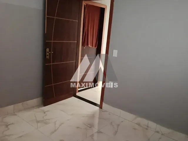 Casa 2 quartos e 1 banheiro, para alugar, no bairro São Francisco em Araçuaí
