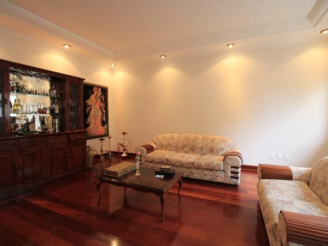 Foto do Casa - Casa  residencial à venda, Centro, Itajubá. | MOHALLEM e LOPES CORRETAGEM E ADMINISTRACAO DE IMOVEIS LTDA