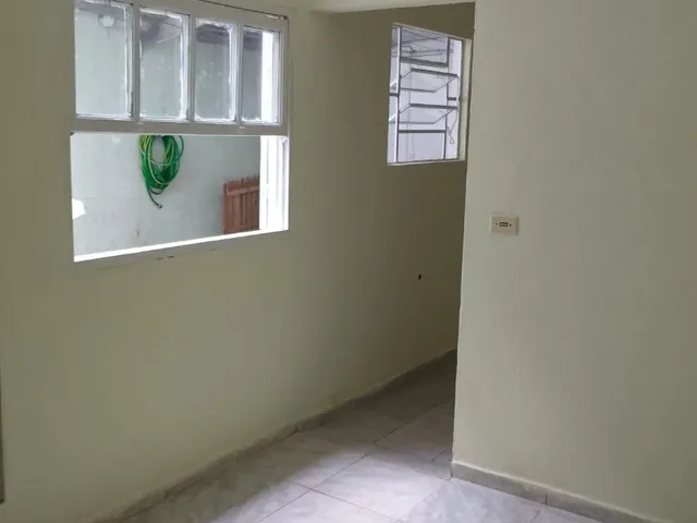 Casa com 28m² 1 quarto e 1 banheiro, para alugar, no bairro Jardim Neide em São Paulo
