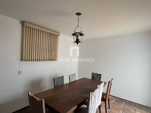 Casa com 300m² 3 quartos e 2 banheiros, à venda ou para alugar, no bairro Jardim Nova Bragança em Bragança Paulista