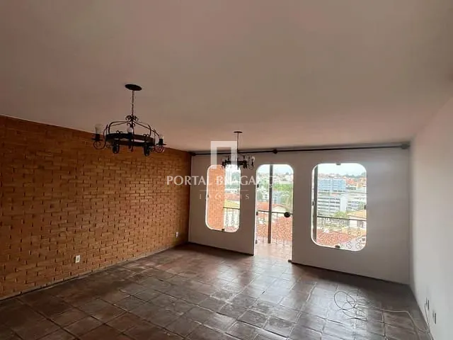 Casa com 300m² 3 quartos e 2 banheiros, à venda ou para alugar, no bairro Jardim Nova Bragança em Bragança Paulista