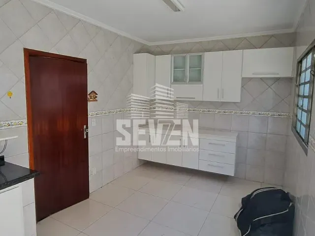 Casa com 200m² 2 quartos e 2 banheiros, à venda, no bairro Vila Seabra em Bauru