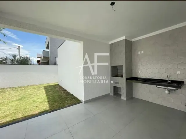 Casa com 300m² 3 quartos e 5 banheiros, à venda, no bairro Jardim Santa Teresa em Taubaté