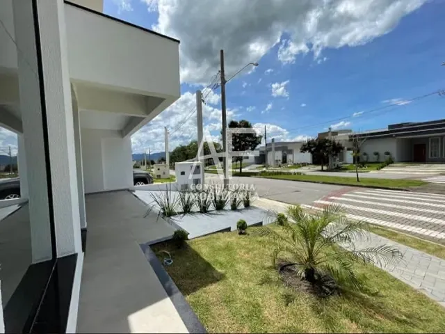 Casa com 300m² 3 quartos e 5 banheiros, à venda, no bairro Jardim Santa Teresa em Taubaté