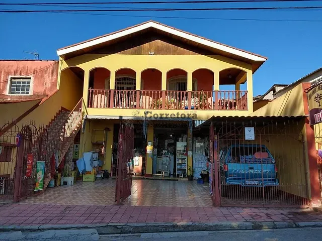 Casa com 350m² 2 quartos e 4 banheiros, à venda, no bairro Parque Santo Antonio em Jacareí