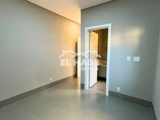 Casa com 250m² 3 quartos e 4 banheiros, à venda, no bairro Loteamento Salvador Costa Marques em Cuiabá