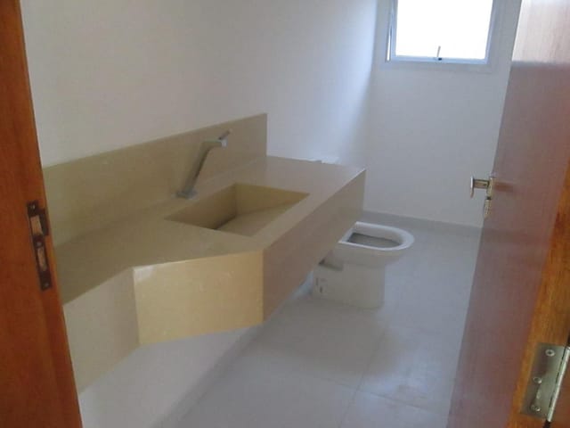 Casa com 250m² 4 quartos e 2 banheiros, para alugar, no bairro Urbanova em São José dos Campos