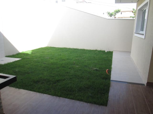 Casa com 250m² 4 quartos e 2 banheiros, para alugar, no bairro Urbanova em São José dos Campos