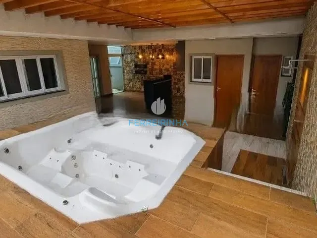 Casa com 250m² 4 quartos e 2 banheiros, para alugar, no bairro Urbanova em São José dos Campos