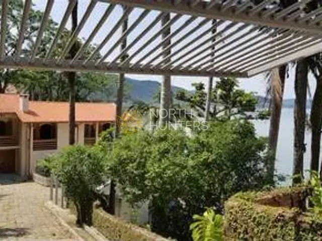 Casa com 778m² 6 quartos e 7 banheiros, à venda, no bairro Sambaqui em Florianópolis