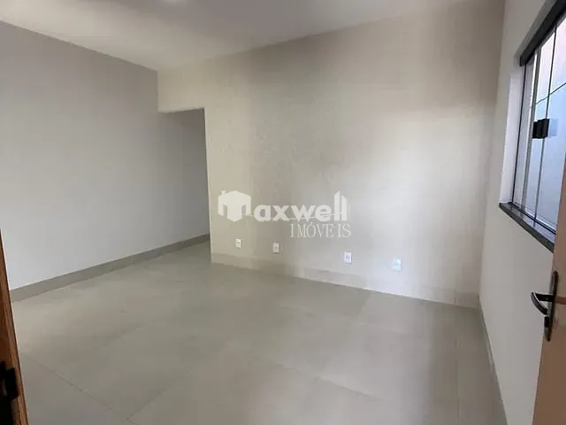 Casa com 180m² 3 quartos e 2 banheiros, à venda, no bairro Residencial Village Garavelo - 2ª Etapa em Aparecida de Goiânia