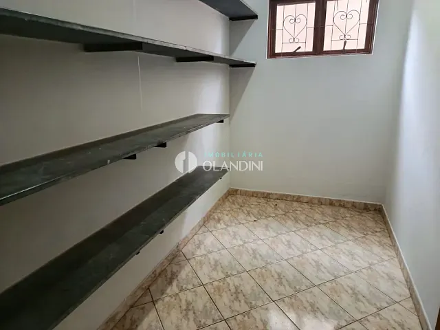 Casa com 275m² 3 quartos e 1 banheiro, para alugar, no bairro Jardim Europa em Artur Nogueira