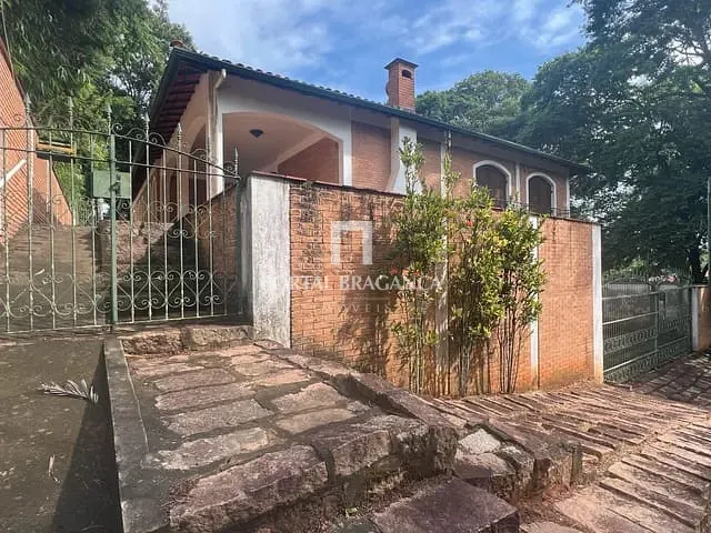 Casa com 500m² 3 quartos e 3 banheiros, à venda, no bairro Jardim Estancia Santana em Bragança Paulista