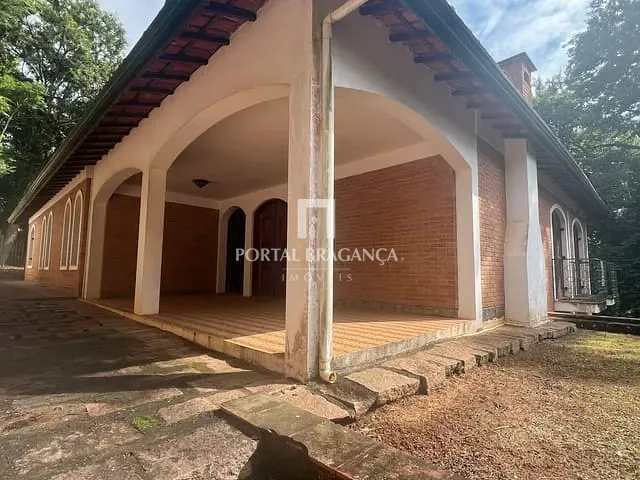 Casa com 500m² 3 quartos e 3 banheiros, à venda, no bairro Jardim Estancia Santana em Bragança Paulista
