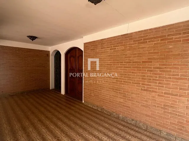 Casa com 500m² 3 quartos e 3 banheiros, à venda, no bairro Jardim Estancia Santana em Bragança Paulista