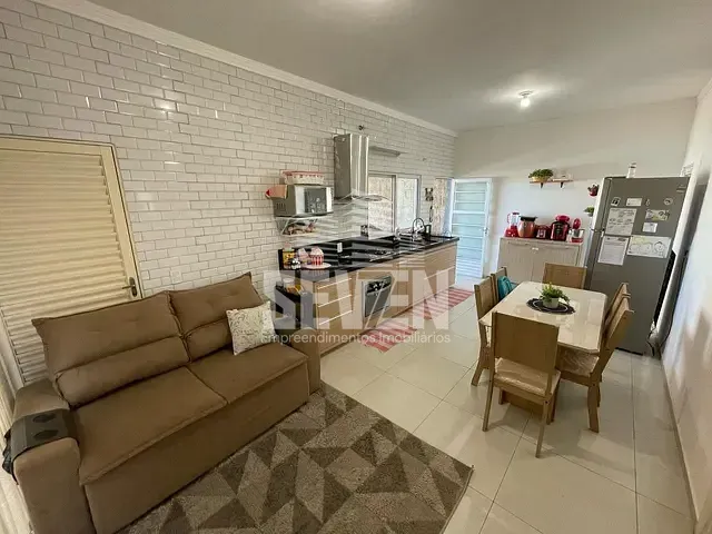 Casa com 209m² 2 quartos e 2 banheiros, à venda, no bairro Parque Júlio Nóbrega em Bauru