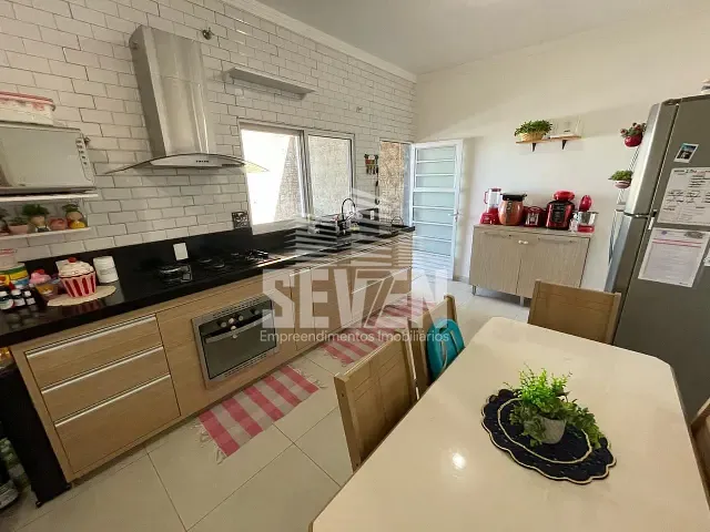 Casa com 209m² 2 quartos e 2 banheiros, à venda, no bairro Parque Júlio Nóbrega em Bauru
