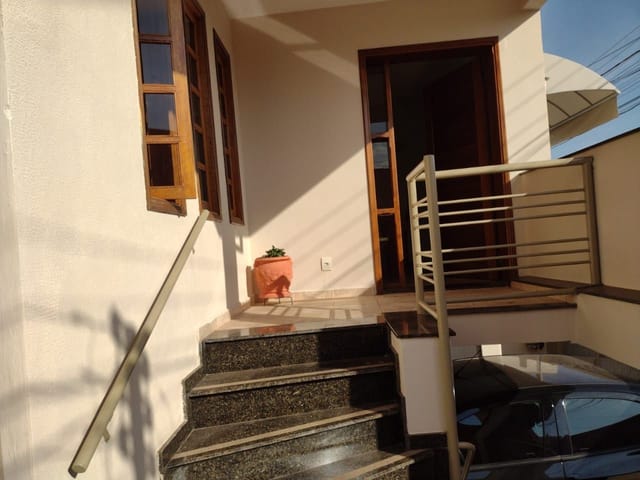 Casa com 281m² 3 quartos e 3 banheiros, à venda ou para alugar, no bairro São Lázaro em São João da Boa Vista