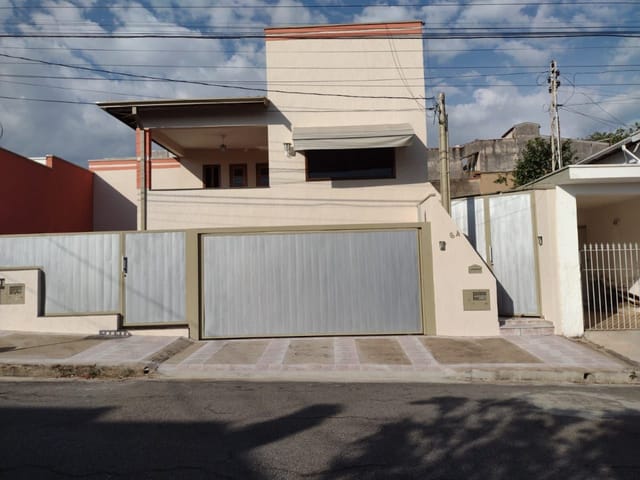 Casa com 281m² 3 quartos e 3 banheiros, à venda ou para alugar, no bairro São Lázaro em São João da Boa Vista