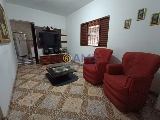 Casa com 230m² 2 quartos e 1 banheiro, à venda, no bairro Condomínio Das Esmeraldas em Goiânia