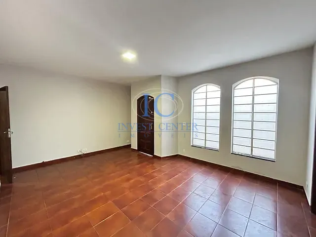 Casa com 256m² 4 quartos e 1 banheiro, para alugar, no bairro Vila Sfeir em Indaiatuba
